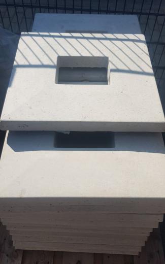Abdeckplatte 57x50cm aus Beton mit Wassernase 15x20cm Ausschnitt