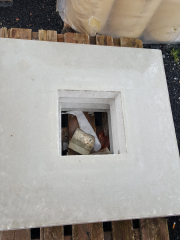 Abdeckplatte 50x50cm aus Beton mit Wassernase 20x20cm Ausschnitt